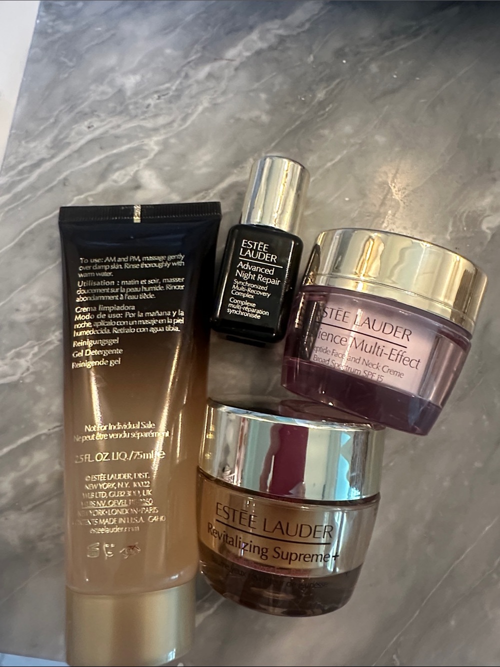 Estée Lauder - Picture 2 of 2